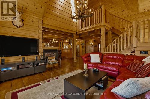 2441 Lakeshore Drive, Ramara, ON - Indoor Photo Showing Living Room