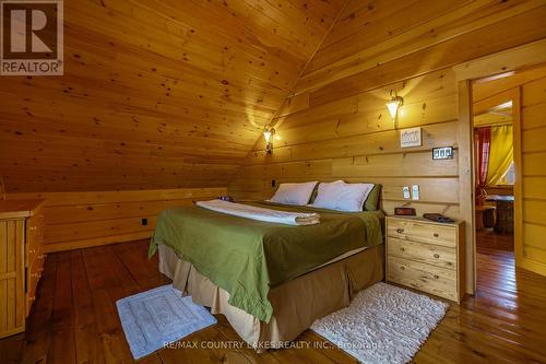2441 Lakeshore Dr, Ramara, ON - Indoor Photo Showing Bedroom