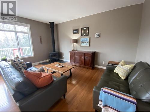 5133 Eagle Place, Terrace, BC - Indoor Photo Showing Living Room