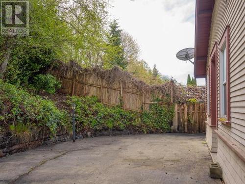 5782 Willow Ave, Powell River, BC - Outdoor