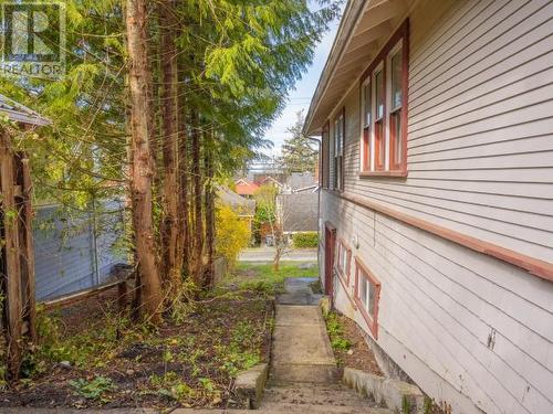 5782 Willow Ave, Powell River, BC - Outdoor