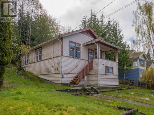 5782 Willow Ave, Powell River, BC - Outdoor