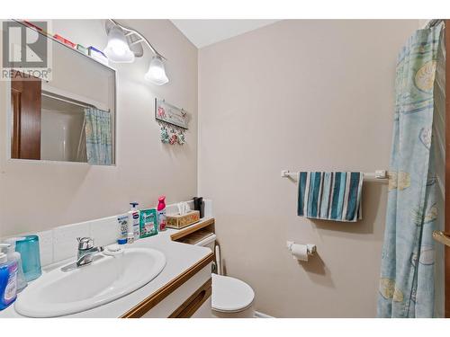 821 Cottonwood Avenue, Sicamous, BC - Indoor Photo Showing Bathroom