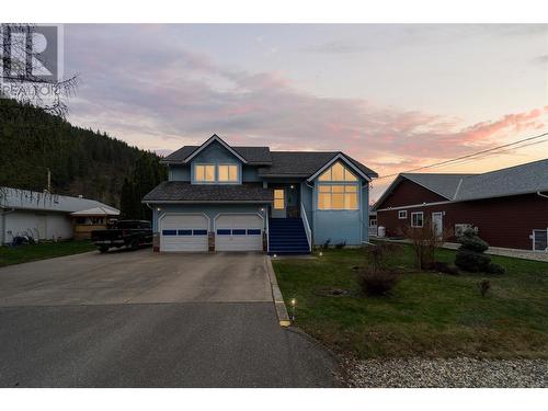 821 Cottonwood Avenue, Sicamous, BC - Outdoor With Facade
