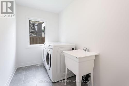 2159 Royal Gala Circle, Mississauga, ON - Indoor Photo Showing Laundry Room