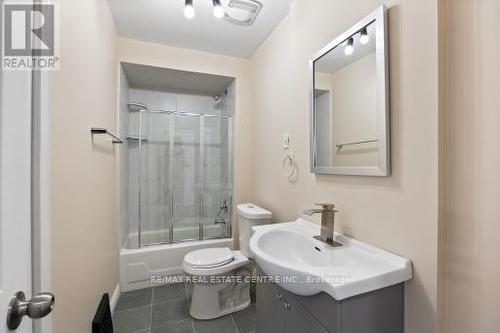 215 Curry Ave, Windsor, ON - Indoor Photo Showing Bathroom