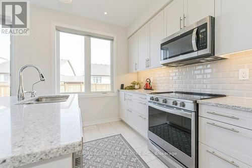 128 Farley Rd, Centre Wellington, ON - Indoor Photo Showing Kitchen With Upgraded Kitchen