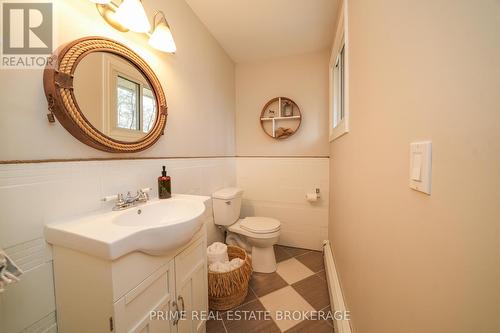 10217 Parkside Cres, Lambton Shores, ON - Indoor Photo Showing Bathroom