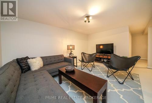 10217 Parkside Cres, Lambton Shores, ON - Indoor Photo Showing Living Room