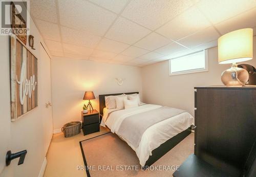 10217 Parkside Cres, Lambton Shores, ON - Indoor Photo Showing Bedroom