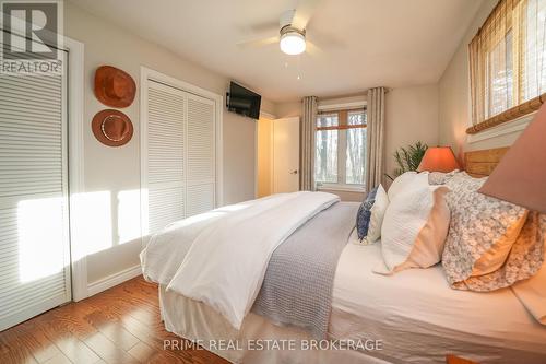 10217 Parkside Crescent, Lambton Shores, ON - Indoor Photo Showing Bedroom