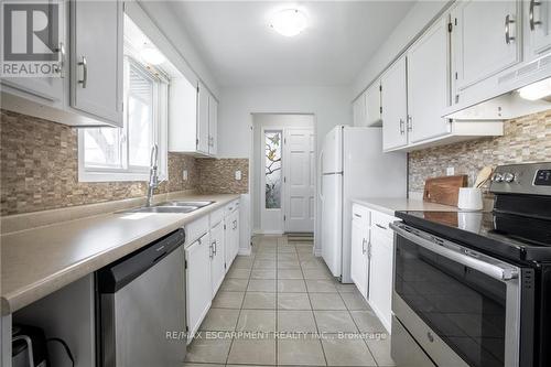 88 Gram Ave, Welland, ON - Indoor Photo Showing Kitchen With Double Sink