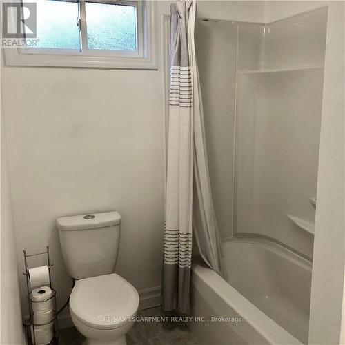 88 Gram Ave, Welland, ON - Indoor Photo Showing Bathroom
