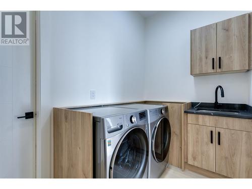 830 Westview Way Unit# 10 Lot# 10, West Kelowna, BC - Indoor Photo Showing Laundry Room