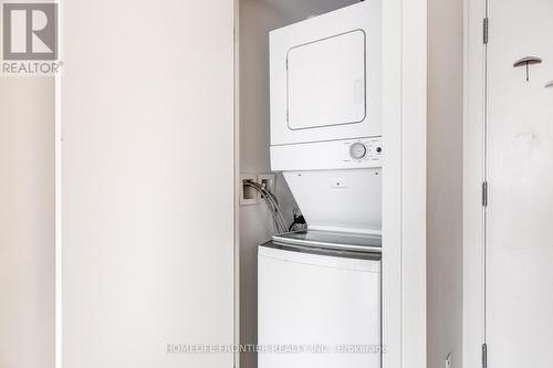 #3009 -85 Wood St, Toronto, ON - Indoor Photo Showing Laundry Room