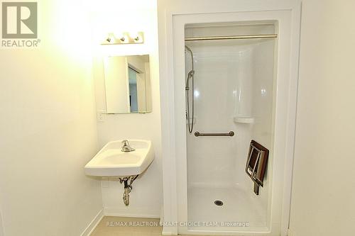 #303 -1800 Simcoe St N, Oshawa, ON - Indoor Photo Showing Bathroom