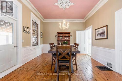 5299 9 County Rd, Clearview, ON - Indoor Photo Showing Dining Room