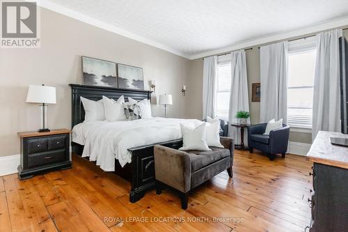 5299 9 County Rd, Clearview, ON - Indoor Photo Showing Bedroom