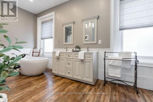 5299 9 County Rd, Clearview, ON - Indoor Photo Showing Bathroom