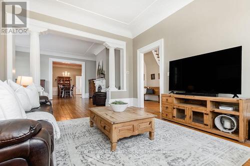 5299 9 County Rd, Clearview, ON - Indoor Photo Showing Living Room