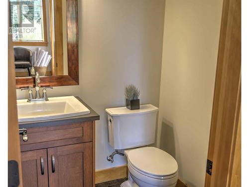 6580 Dixon Dam Road, Vernon, BC - Indoor Photo Showing Bathroom