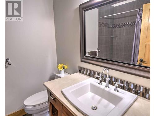 6580 Dixon Dam Road, Vernon, BC - Indoor Photo Showing Bathroom