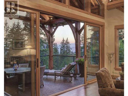 6580 Dixon Dam Road, Vernon, BC - Indoor Photo Showing Dining Room