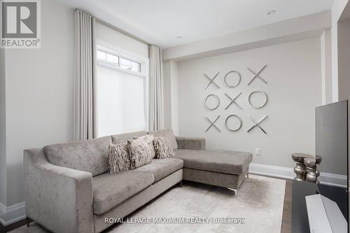 37 Ingleside St, Vaughan, ON - Indoor Photo Showing Living Room