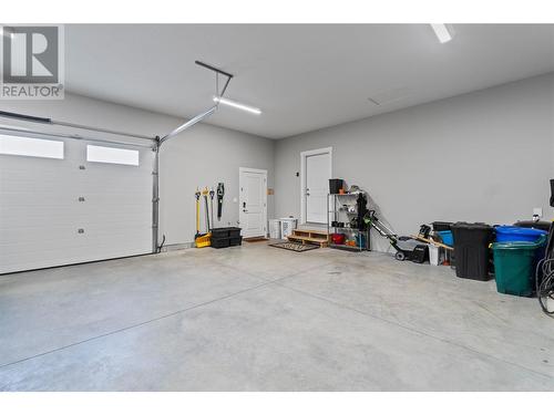 3820 20 Street Ne Unit# 12, Salmon Arm, BC - Indoor Photo Showing Garage