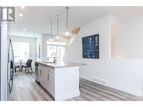 610 Academy Way Unit# 36, Kelowna, BC - Indoor Photo Showing Kitchen