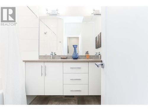 610 Academy Way Unit# 36, Kelowna, BC - Indoor Photo Showing Bathroom