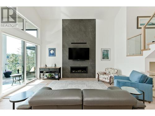 129 Summer Wood Drive, Kelowna, BC - Indoor Photo Showing Living Room With Fireplace