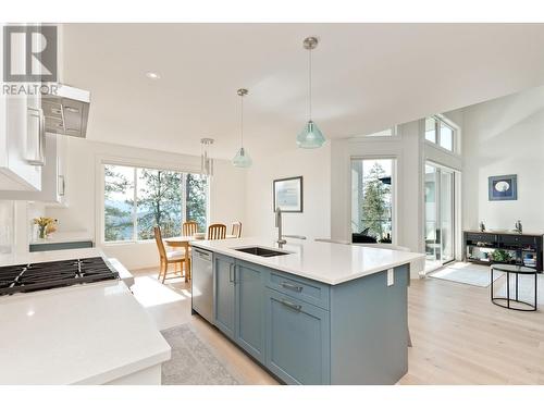 129 Summer Wood Drive, Kelowna, BC - Indoor Photo Showing Kitchen With Double Sink With Upgraded Kitchen