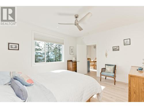 129 Summer Wood Drive, Kelowna, BC - Indoor Photo Showing Bedroom