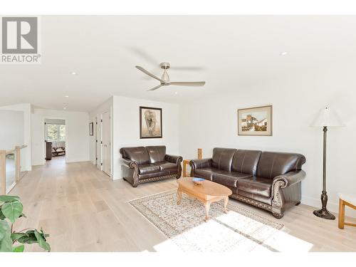 129 Summer Wood Drive, Kelowna, BC - Indoor Photo Showing Living Room