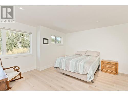 129 Summer Wood Drive, Kelowna, BC - Indoor Photo Showing Bedroom