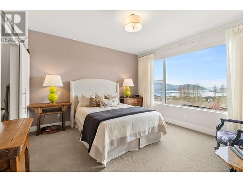 472 Sparrow Hawk Court, Kelowna, BC - Indoor Photo Showing Bedroom