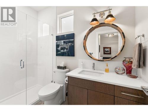 472 Sparrow Hawk Court, Kelowna, BC - Indoor Photo Showing Bathroom