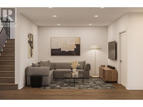 5300 Buchanan Road Unit# Prop. Sl14, Peachland, BC - Indoor Photo Showing Living Room