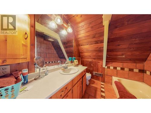 430 Panorama Crescent, Okanagan Falls, BC - Indoor Photo Showing Bathroom