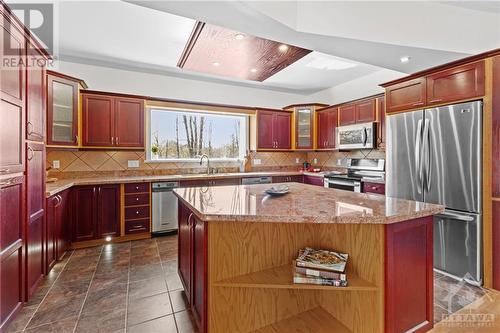6974 Bank Street, Ottawa, ON - Indoor Photo Showing Kitchen With Upgraded Kitchen
