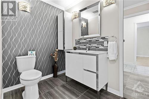 6974 Bank Street, Ottawa, ON - Indoor Photo Showing Bathroom