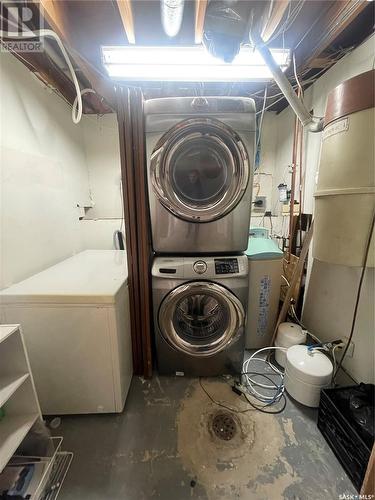 14 Salemka Crescent, Regina, SK - Indoor Photo Showing Laundry Room