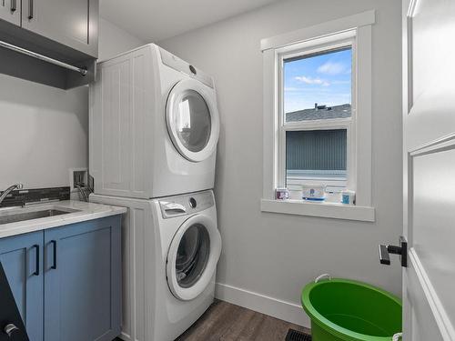 1-1441 20 Avenue, Salmon Arm, BC - Indoor Photo Showing Laundry Room