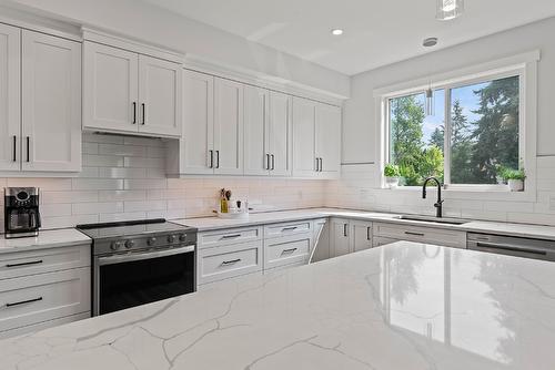 1-1441 20 Avenue, Salmon Arm, BC - Indoor Photo Showing Kitchen With Upgraded Kitchen