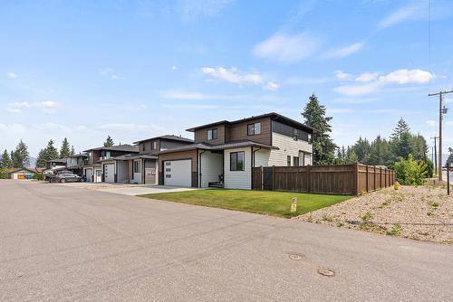 1-1441 20 Avenue, Salmon Arm, BC - Outdoor