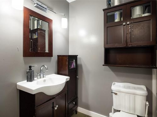 12-2156 Bessette Street, Lumby, BC - Indoor Photo Showing Bathroom