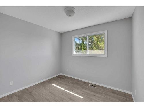 4863 Princeton Avenue, Peachland, BC - Indoor Photo Showing Other Room