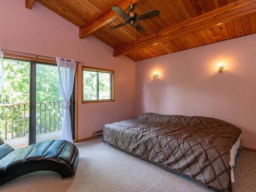 5271 Meadow Creek Crescent, Celista, BC - Indoor Photo Showing Bedroom
