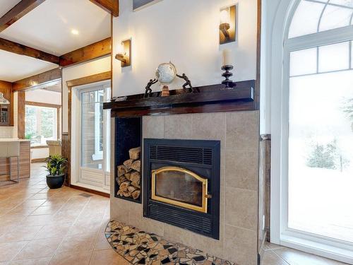Salon - 8181 Av. Paquette, Chertsey, QC - Indoor Photo Showing Living Room With Fireplace